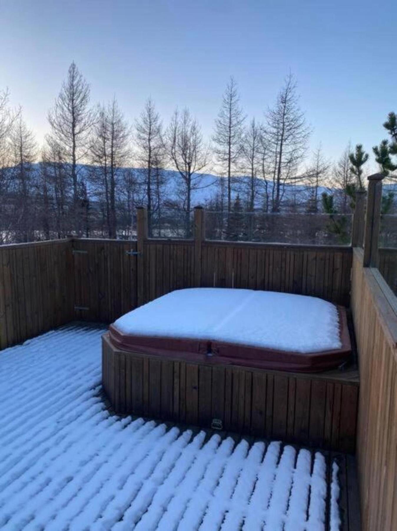 Cozy 2 Bedroom Cottage With Hot Tub 阿克雷里 外观 照片